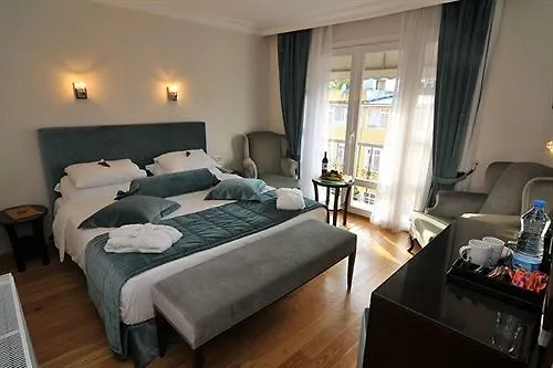 Tria Elegance Istanbul Otel 4*,